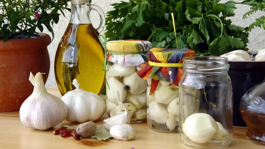 Benefits of Pickled Garlic 