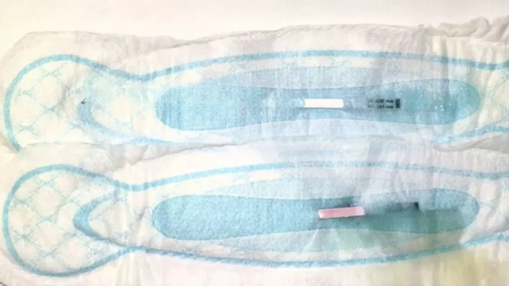 how to know if you are leaking amniotic fluid