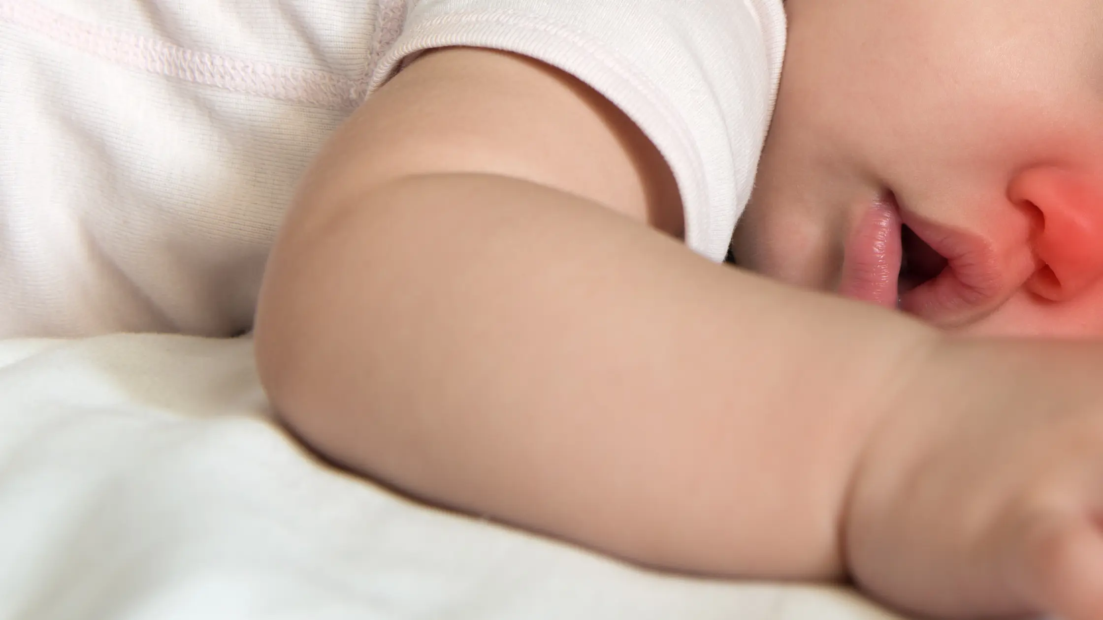 Best Sleeping Position for Baby with Stuffy Nose