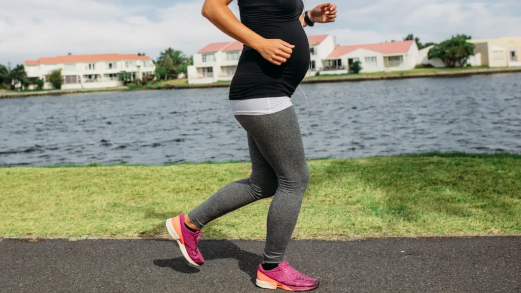 10 Best Pregnancy Workouts to Stay Fit, Strong & Energized Walking & Light Jogging in Pregnancy